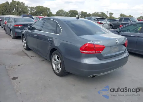 2013 Volkswagen Passat 2.5L Se z USA, uszkodzony, nr VIN 1VWBP7A33DC095998